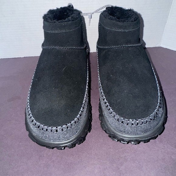 UGG Venture Daze Ultra Mini Black Boots Mens 8 Women’s 9 BNWT - Picture 2 of 6